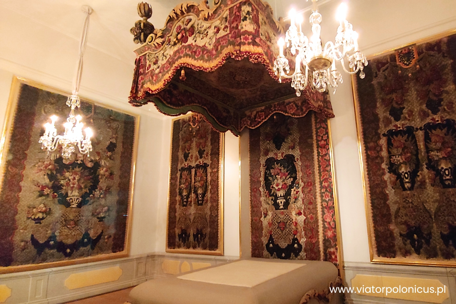 łoże z miliona piór Moritzburg